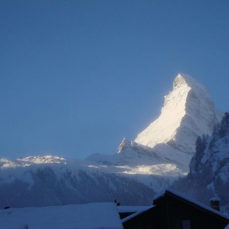 Haus Perelia C Apartment Zermatt Bagian luar foto