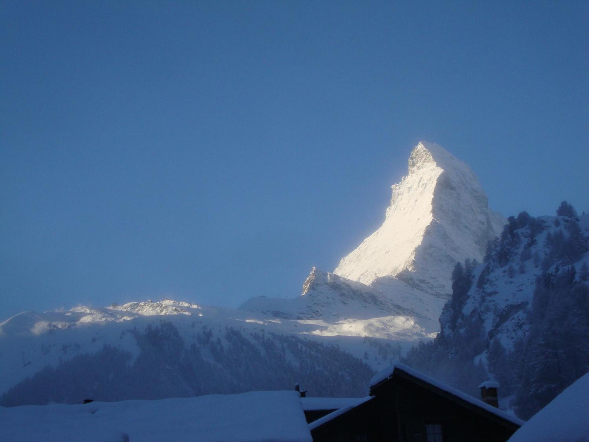 Haus Perelia C Apartment Zermatt Bagian luar foto